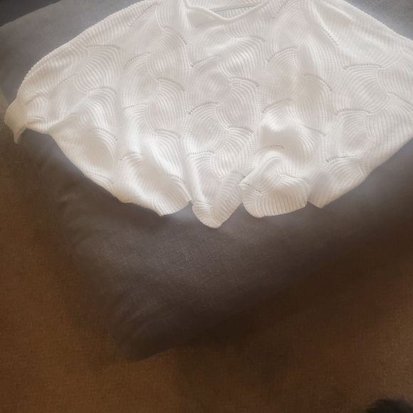 Beautiful light butterfly wing sweater. - Picture 9 of 9